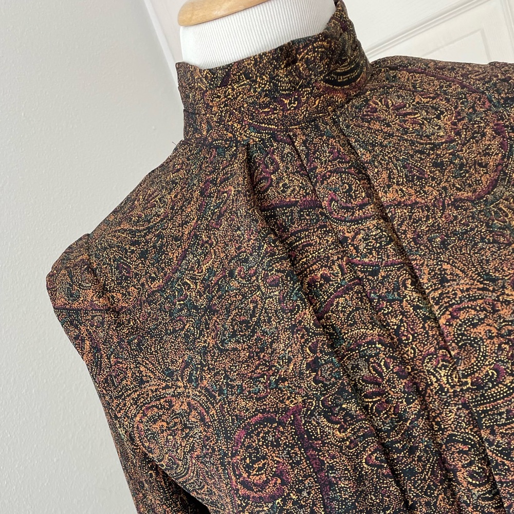 Women's High-Neck Paisley Print Blouse - Black & Gold
